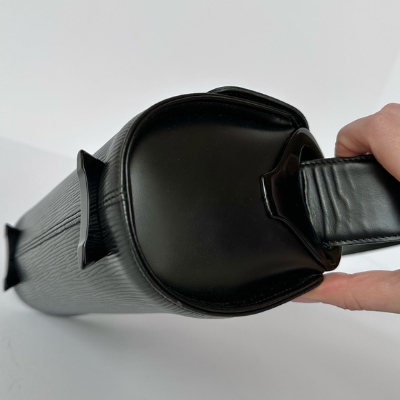 Louis Vuitton Black Epi Nocturne PM Vintage Shoulder Bag - Picture 7 of 13